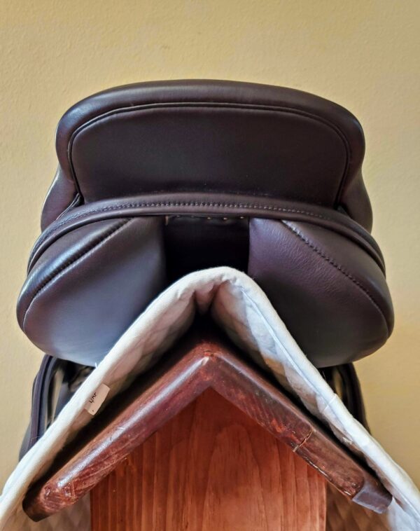 An Albion Kontact Lite Demo - ON TRIAL saddle sitting on top of a wooden shelf.