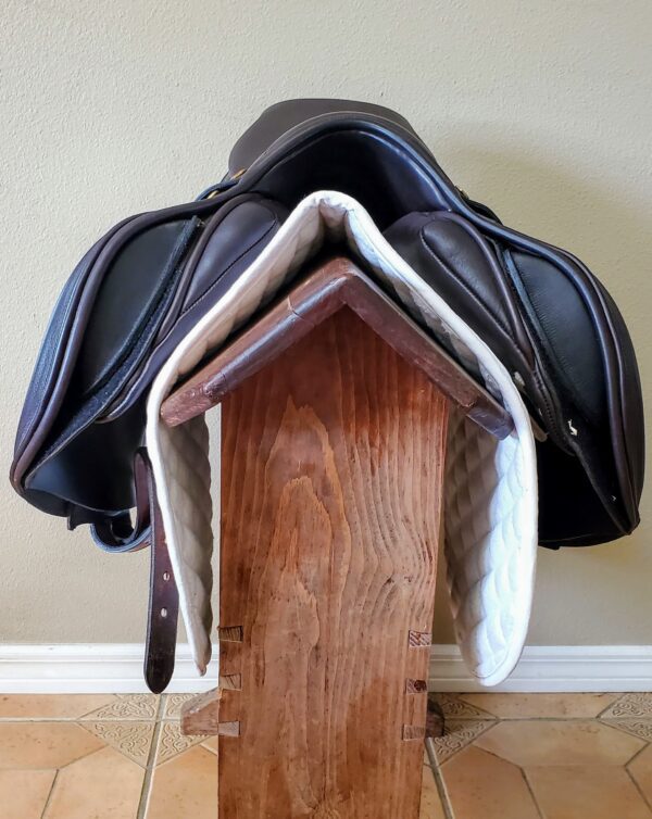 A wooden box with two Albion Kontact Lite Demo - ON TRIAL saddles on top of it.