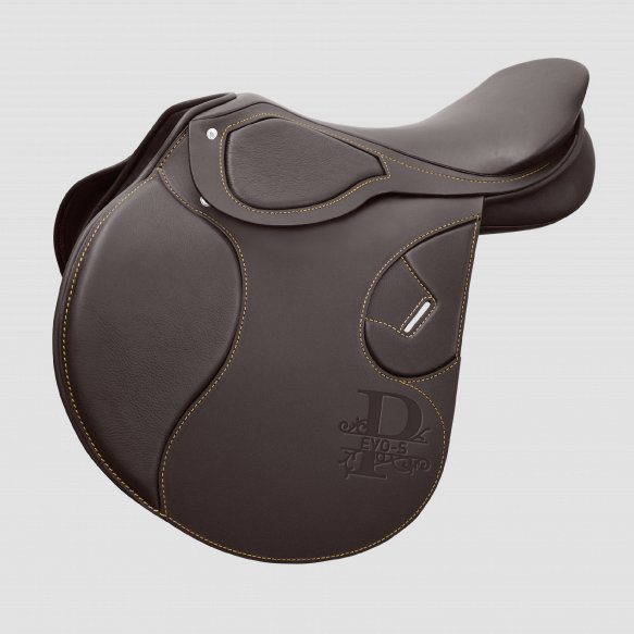 A brown Passier EVO-S Jumping Saddle with a logo on it.