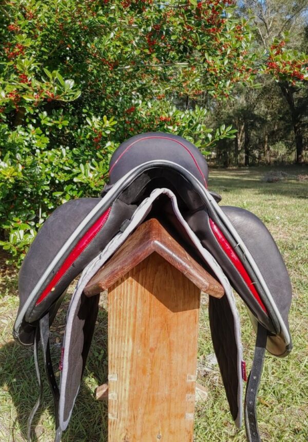 The back of a Ryder Excellence Monoflap Dressage R32 sitting on top of a wooden post.