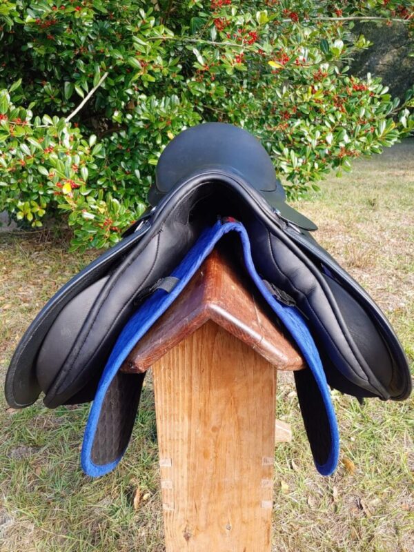 The back of a Ryder Prequel General Purpose / Dual Flap - R36 saddle on a wooden post.