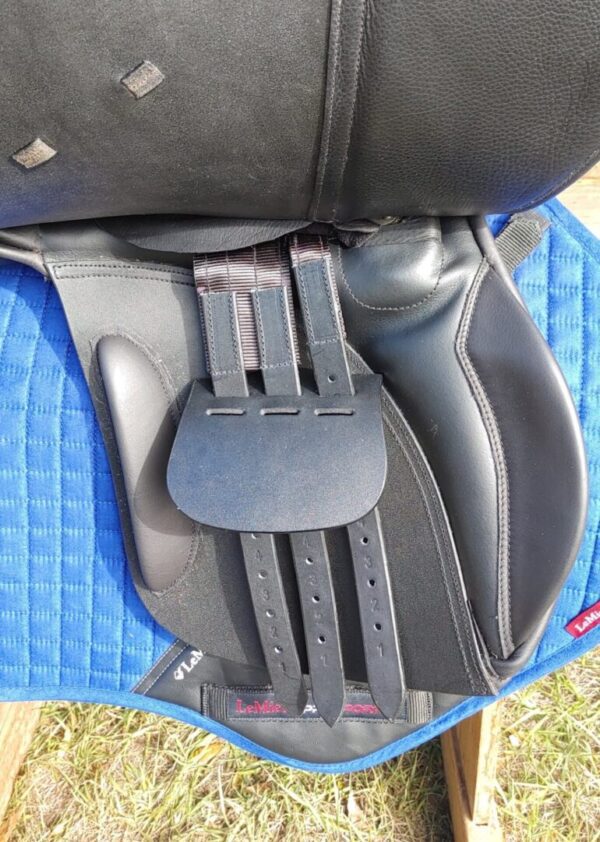 A Ryder Prequel General Purpose / Dual Flap - R36 saddle with a black leather saddle pad.