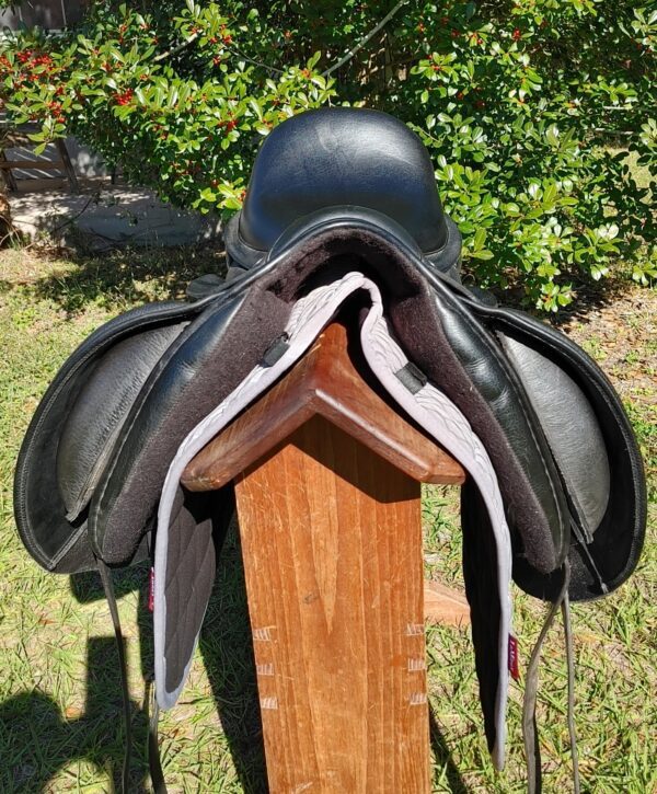 A Frank Baines Pirouette Monoflap Dressage – UC272 sitting on top of a wooden post.