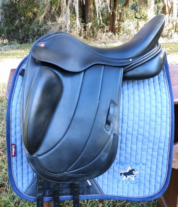 Albion Fabrento Dressage / 17" MW/Adj. - UC307