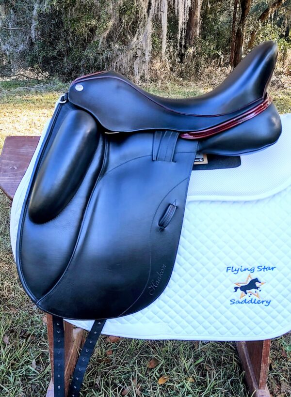 Patrick Leggero Dressage 18" - UC309