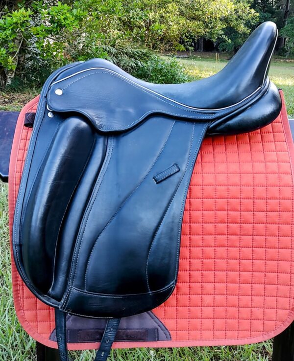Custom Wolfgang Constanze Dressage / 17.5" - UC325