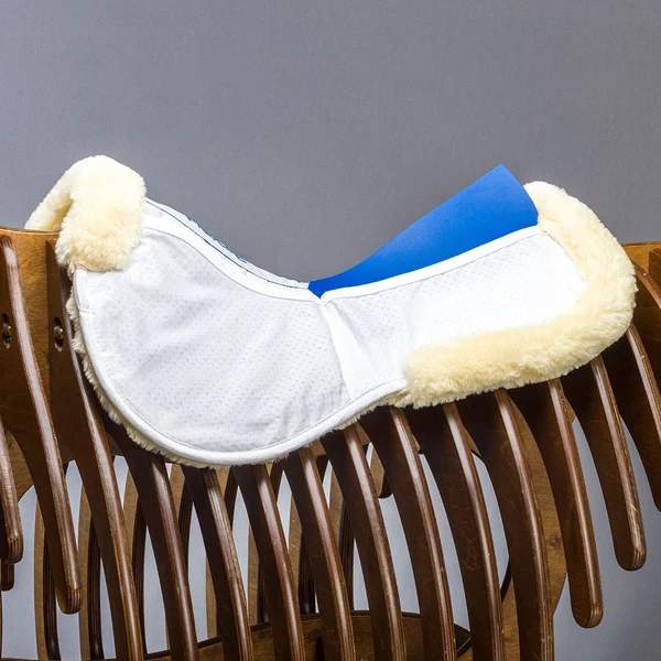 White saddle pad with sheepskin trim